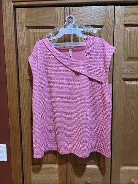 Sleeveless Pink Textured Knit Blouse with Draped Neck